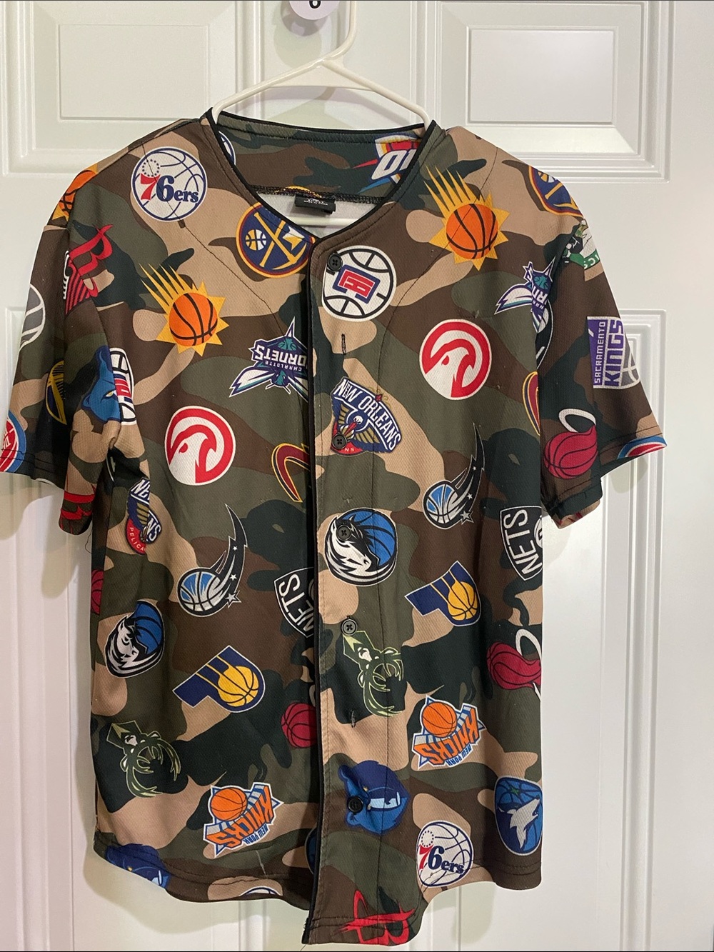 NBA Camo Button-Up Shirt with Multicolor Team Logos - Brown/Green